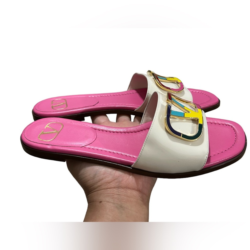 Valentino Garavani Enamel VLogo Slide Sandals 37